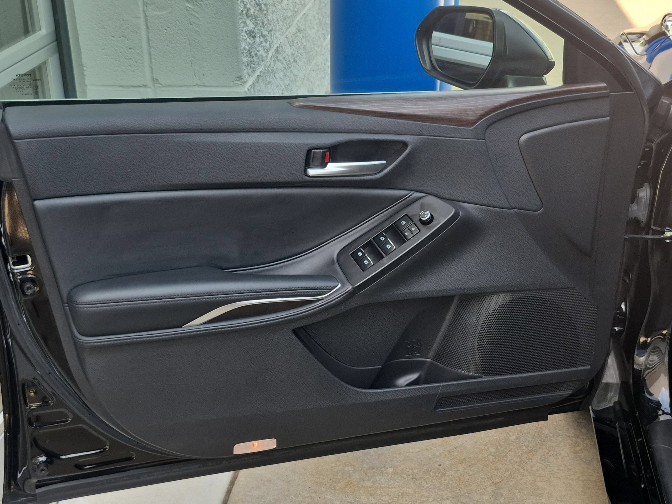 Used 2019 Midnight Black Metallic Toyota XLE image 12