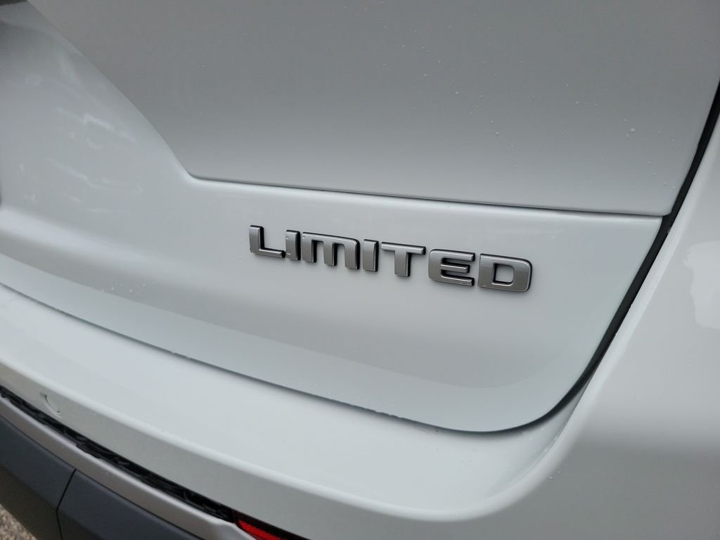 New 2026 Bright White Clear-Coat Exterior Paint Jeep Limited image 6