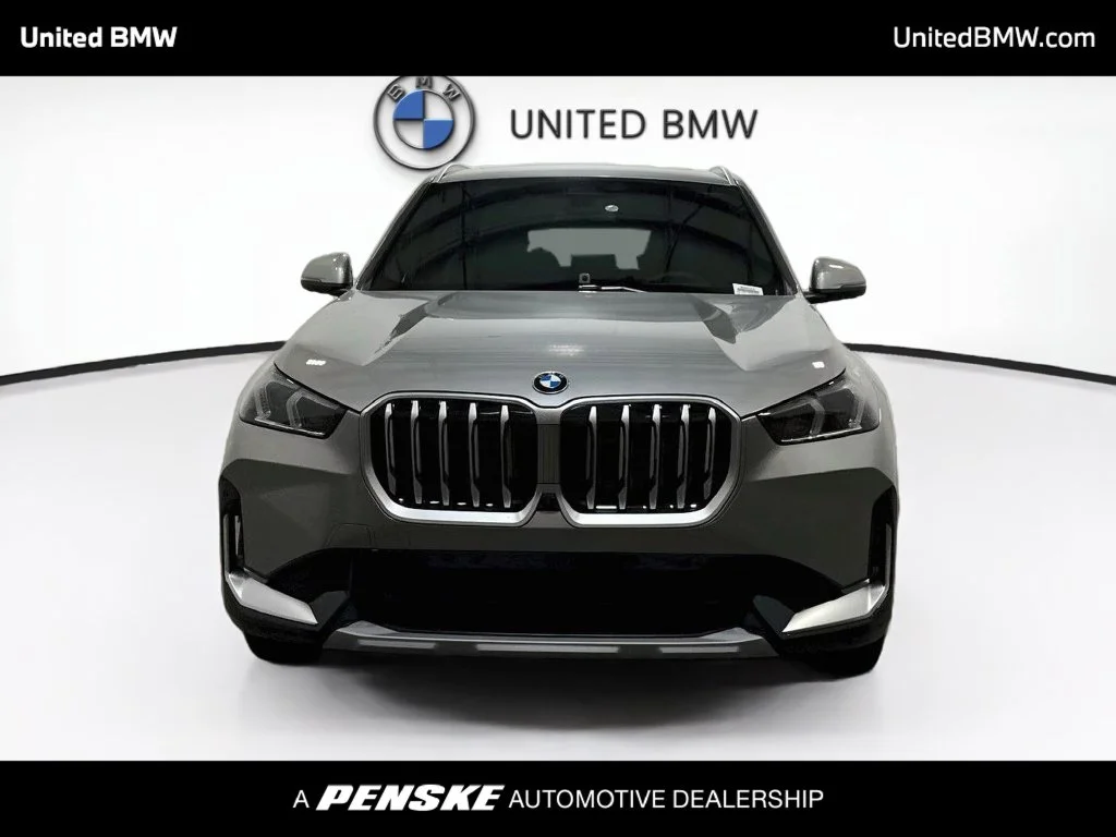 New 2027 Space Silver Metallic BMW xDrive28i image 2