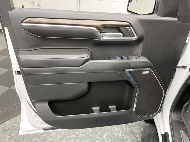 Used 2024 Summit White Chevrolet RST image 9