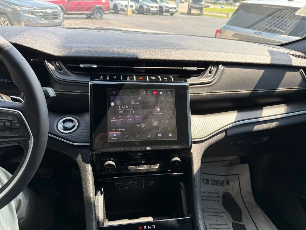 Used 2025 White Jeep Laredo image 11