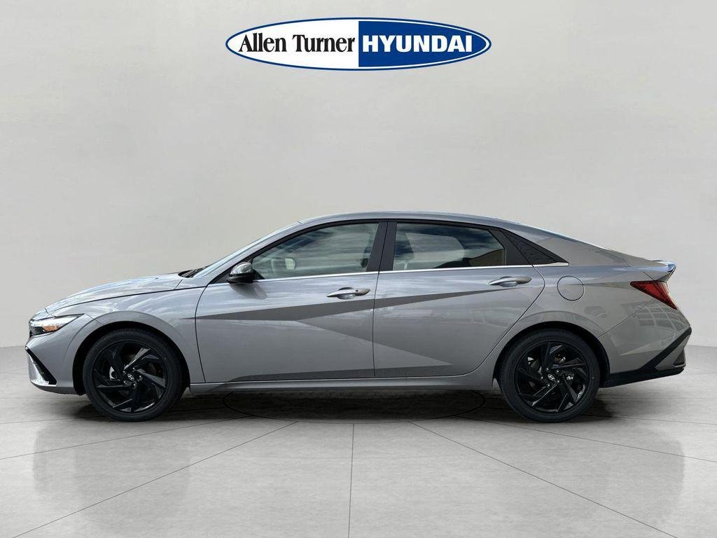 New 2026 Fluid Metal Hyundai SEL Sport Premium image 4