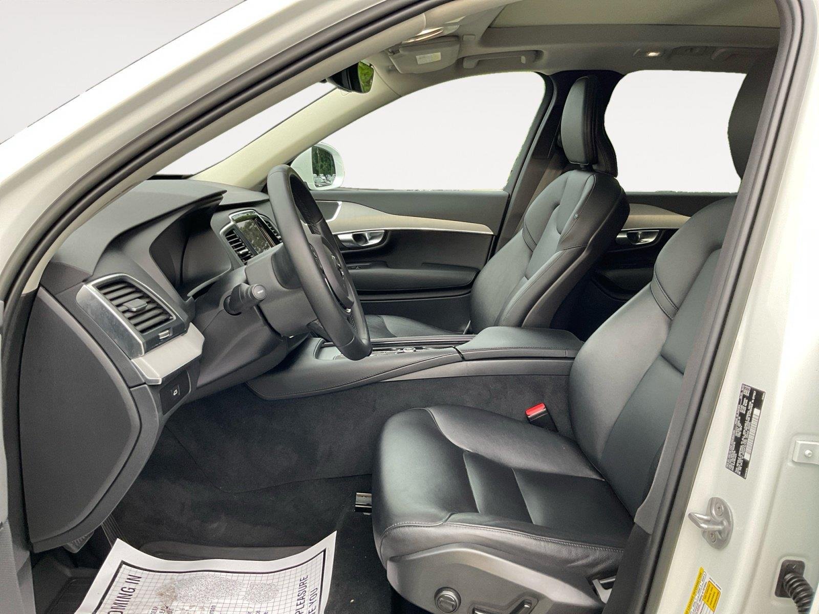 Used 2023 Crystal White Metallic Volvo Core image 9