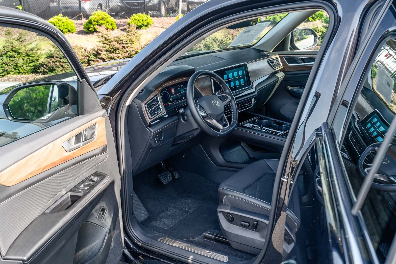 Used 2026  Volkswagen SE w/Technology image 19