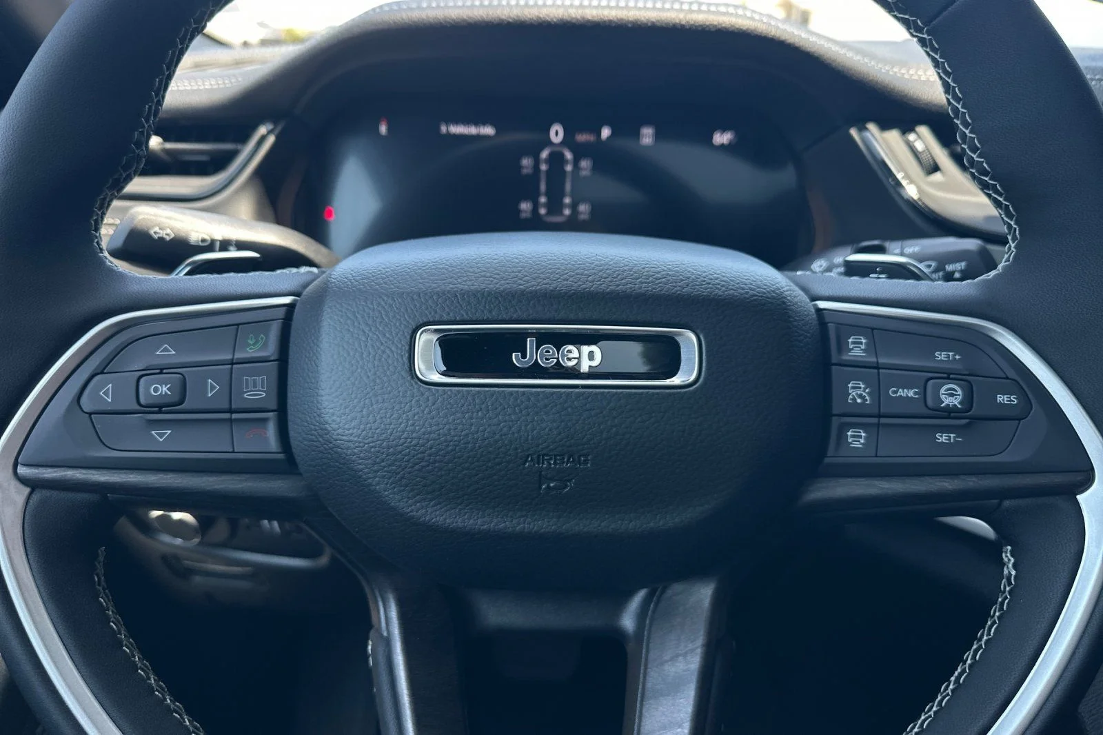 New 2026 Bright White Clear-Coat Exterior Paint Jeep Altitude image 21