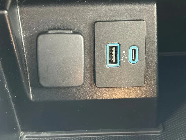 Used 2020 Blue Ford Limited image 29
