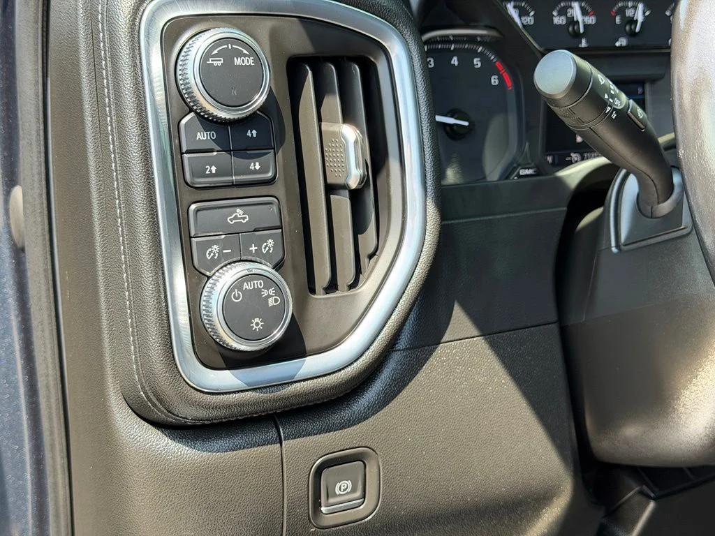 Used 2021 Blue GMC SLE image 18