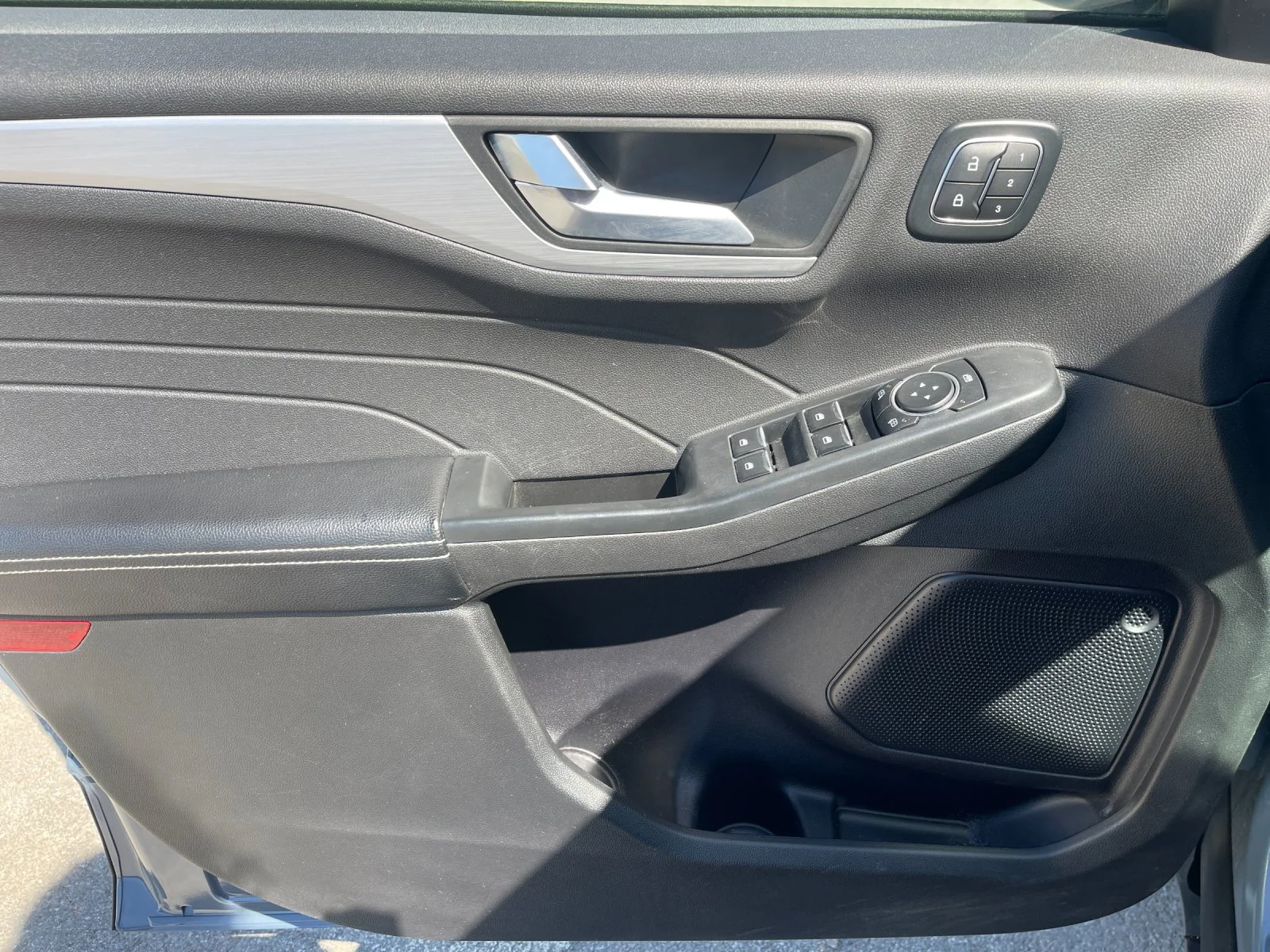 Used 2024  Ford Platinum image 12