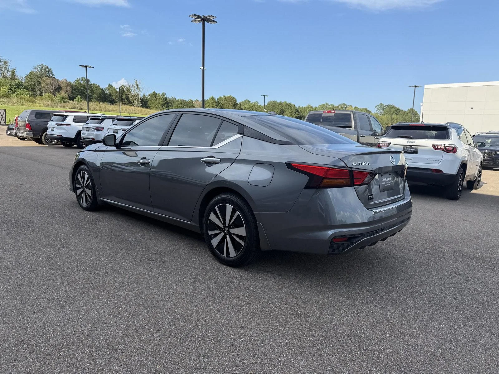 Used 2022 Gun Metallic Nissan 2.5 SV image 4