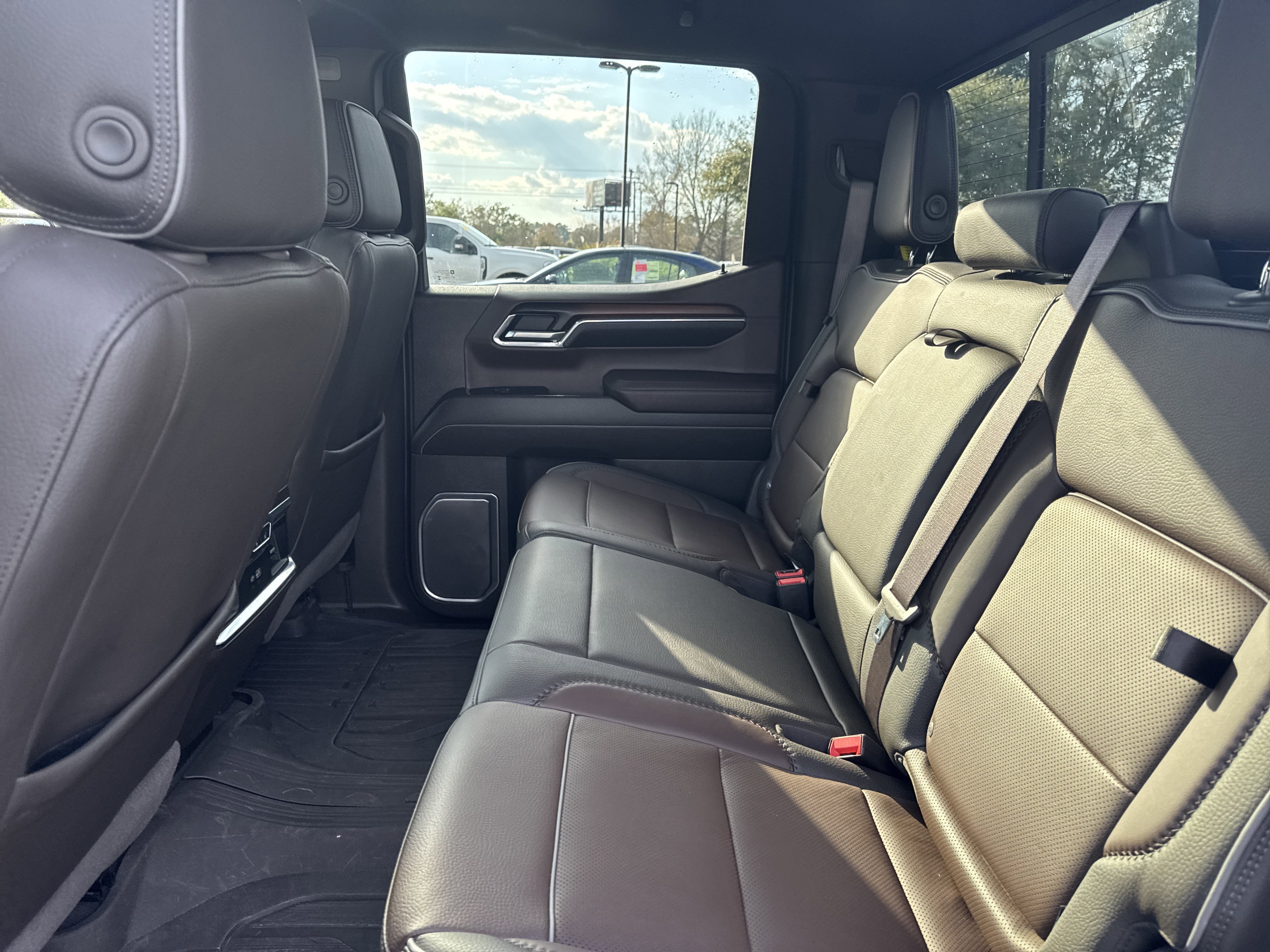Used 2025 White Frost Tricoat GMC Denali image 24