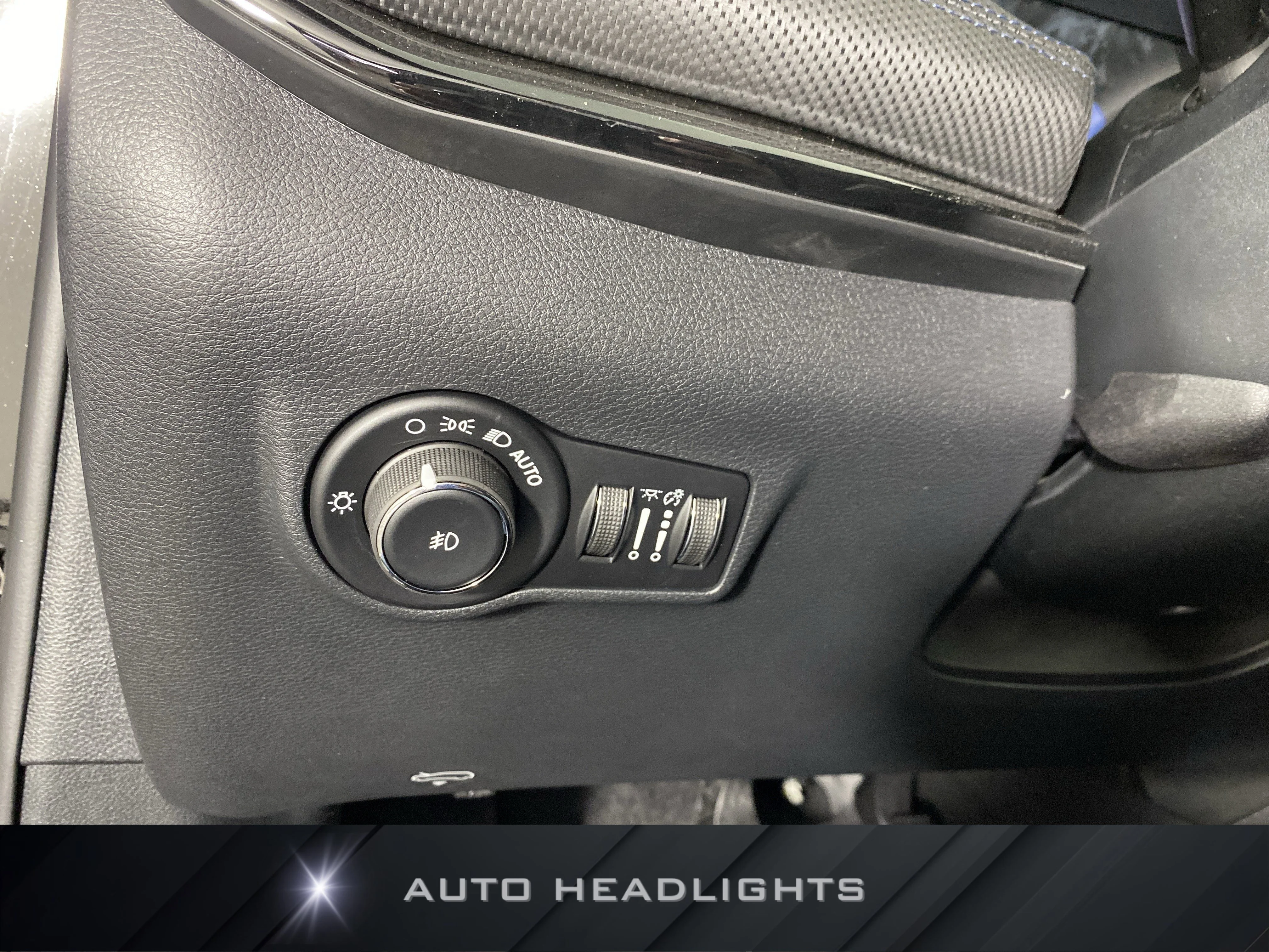 New 2026 Diamond Black Crystal Pearl-Coat Exterior Paint Jeep Limited image 22