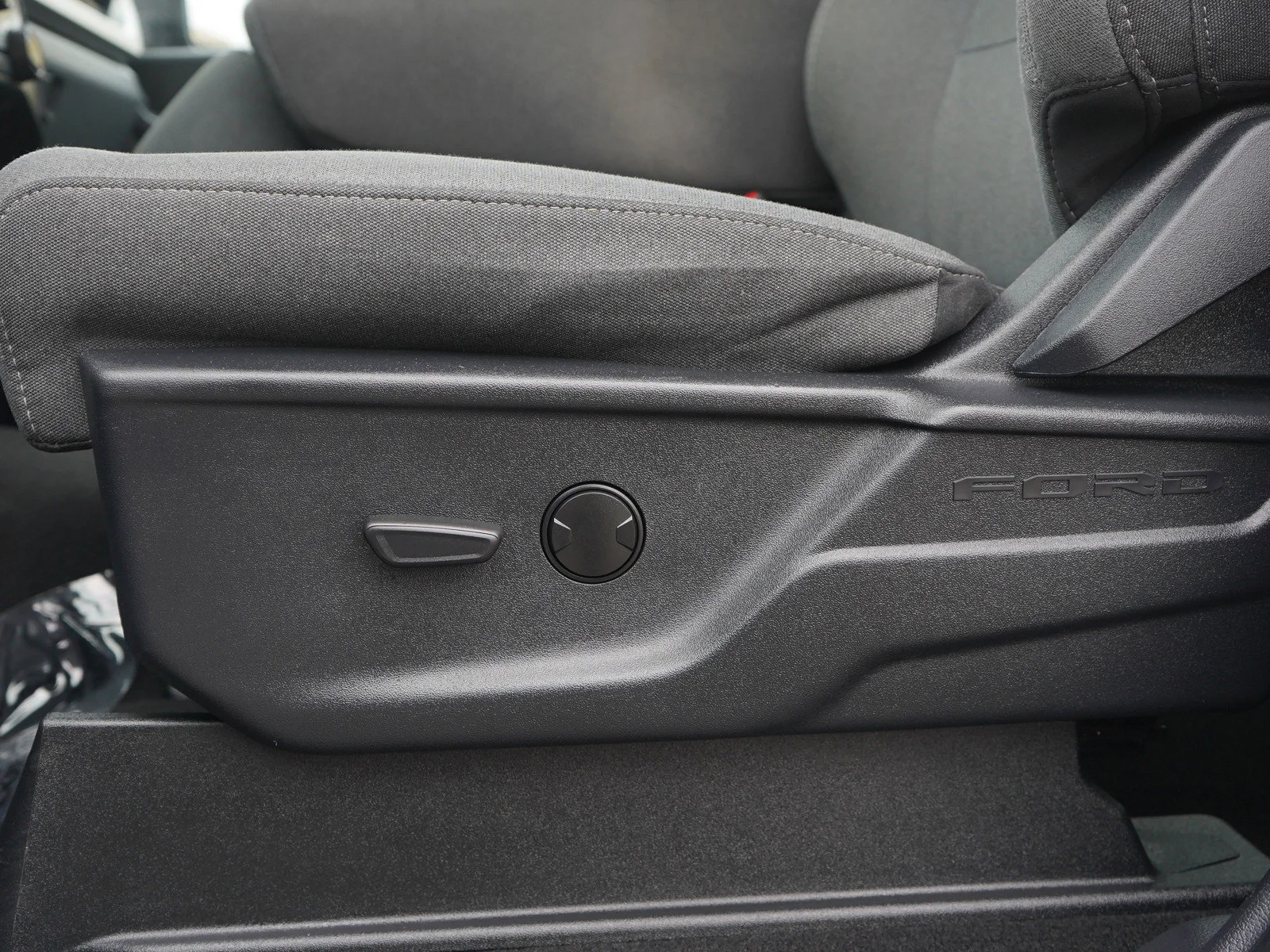 Used 2024 Carbonized Gray Metallic Ford XLT image 28