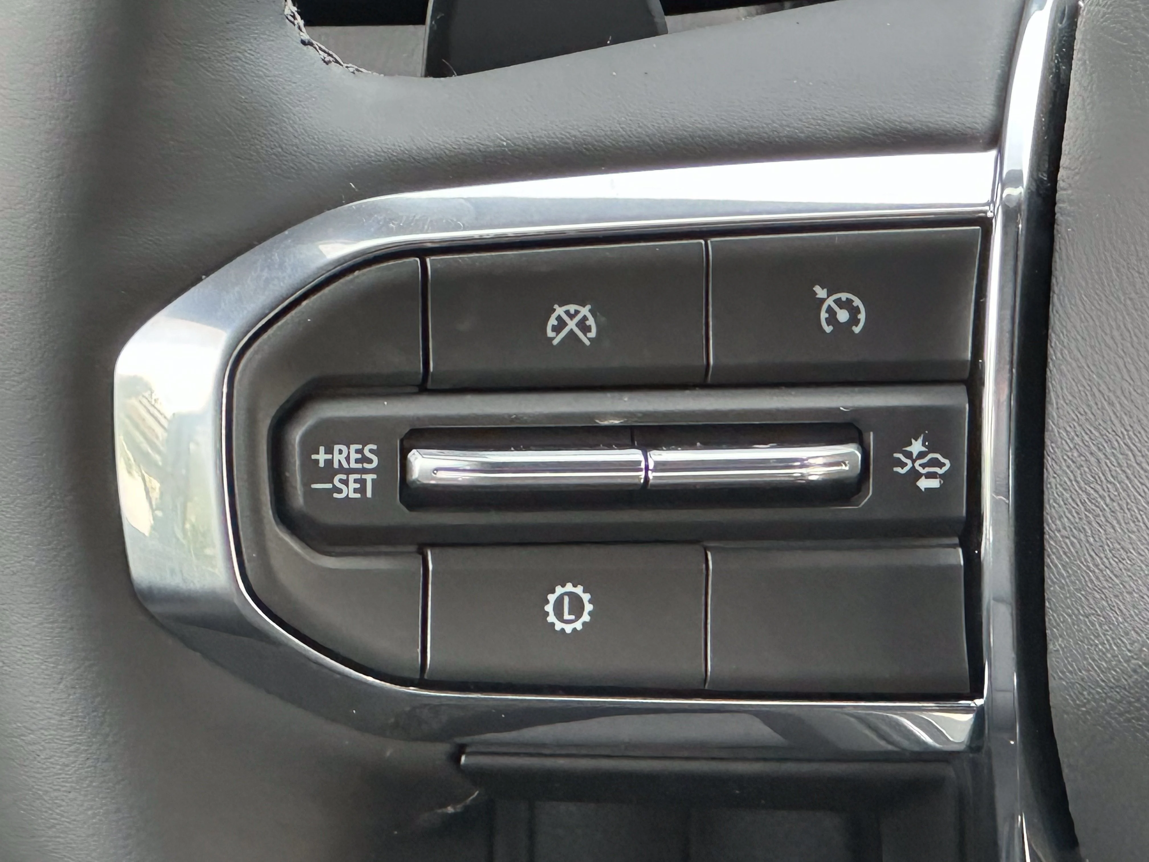 New 2026 Summit White GMC Elevation image 12