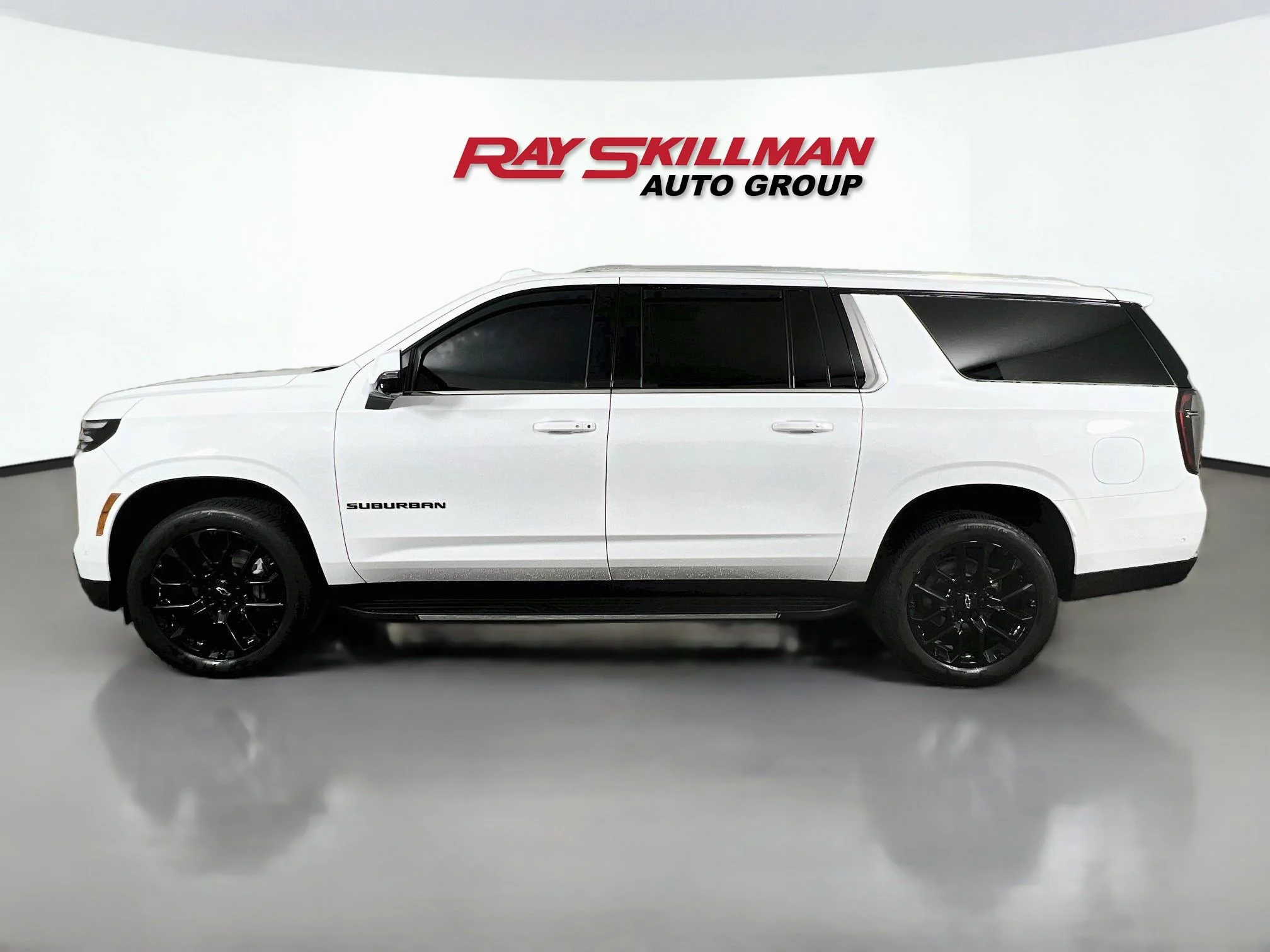 Used 2025 Summit White Chevrolet LT image 4