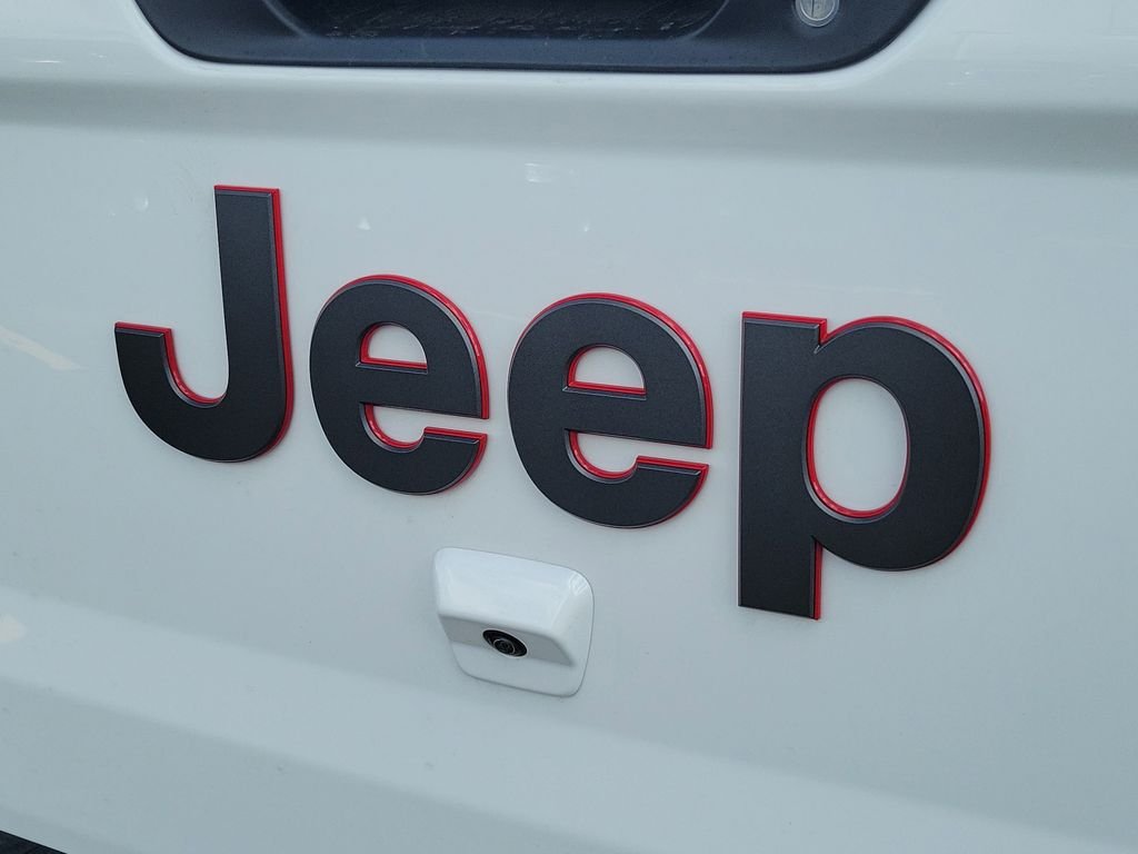 New 2026 Bright White Clear-Coat Exterior Paint Jeep Rubicon image 6