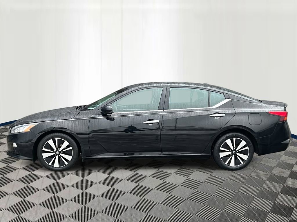 Used 2019 Nissan Altima SV with VIN 1N4BL4DV6KC134998 for sale in Eastpointe, MI