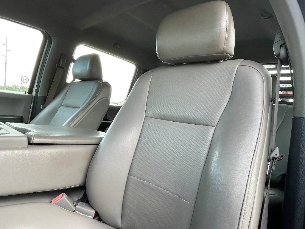 Used 2019 Oxford White Ford XL image 14