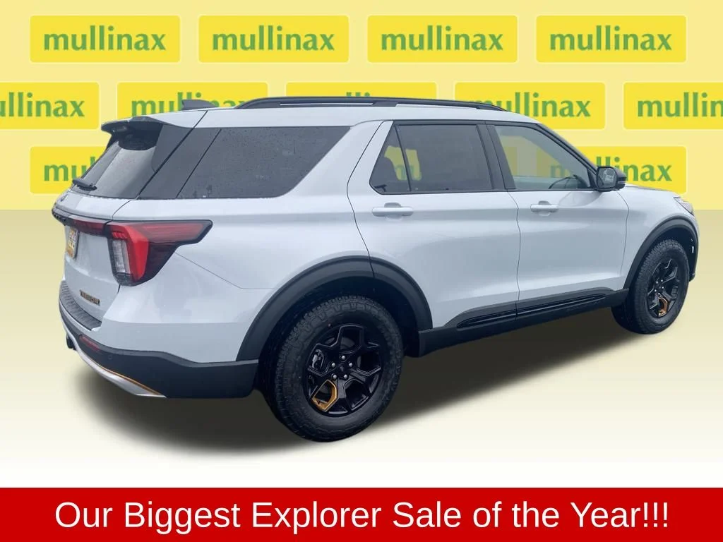 New 2026 White Ford Tremor image 3