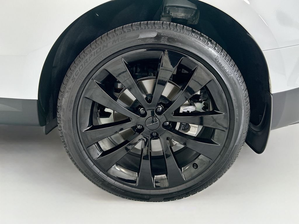 Used 2026 Fuji White Land Rover SE image 30