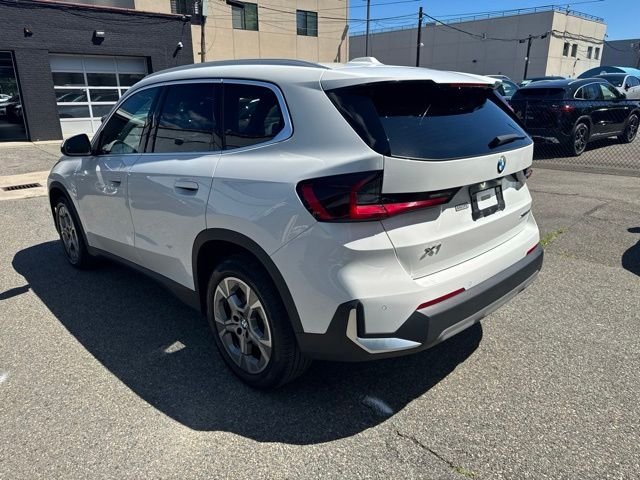 Used 2023 White BMW xDrive28i image 3