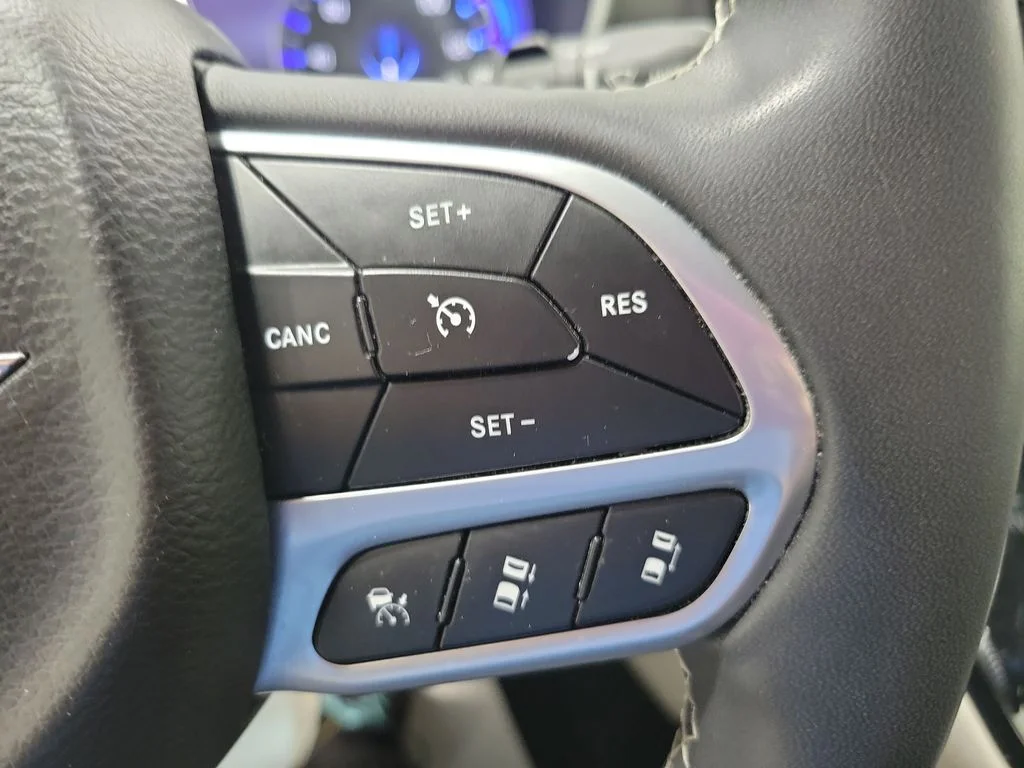Used 2022 Black Chrysler Touring L image 41