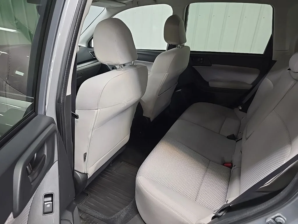 Used 2017 Ice Silver Metallic Subaru 2.5i Premium image 33
