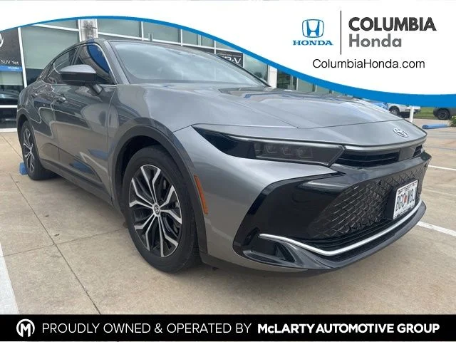 Used 2024  Toyota Limited image 1