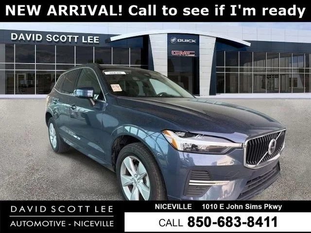 Used 2022 Blue Volvo Momentum image 1