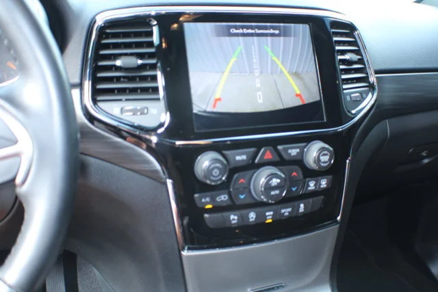 Used 2019 Diamond Black Crystal Pearlcoat Jeep Altitude image 12