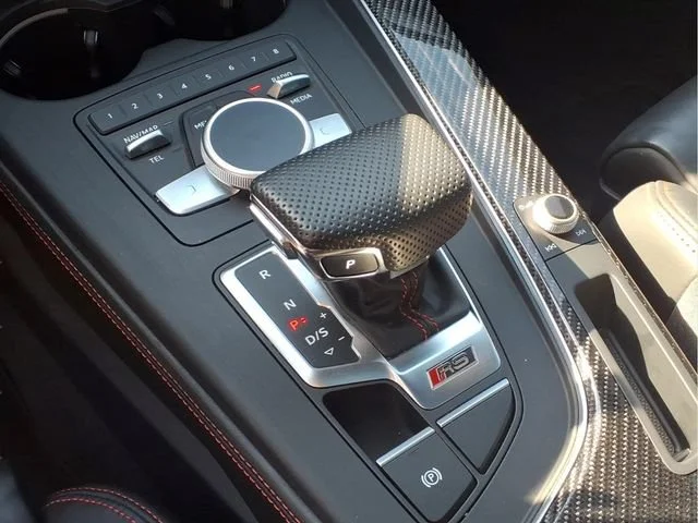 Used 2019  Audi Y image 9