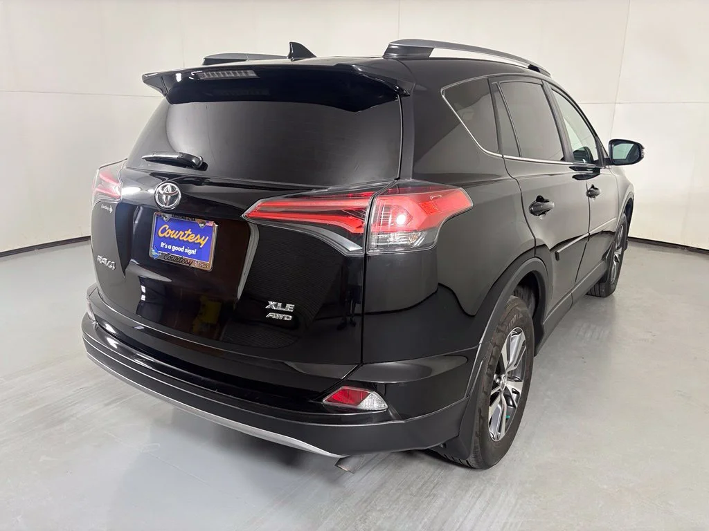 Used 2018 Black Toyota XLE image 8
