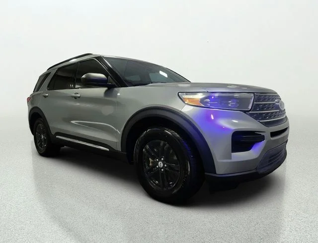 Used 2023 Silver Ford XLT image 2