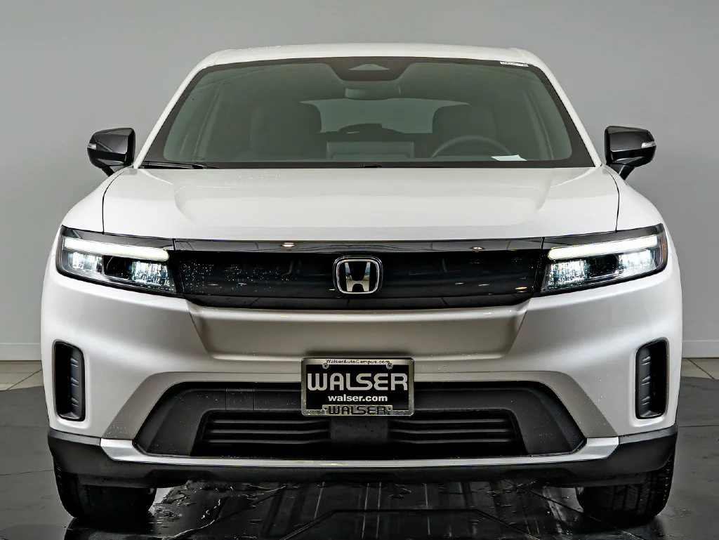 Used 2024 Snowfall Pearl Honda EX image 2