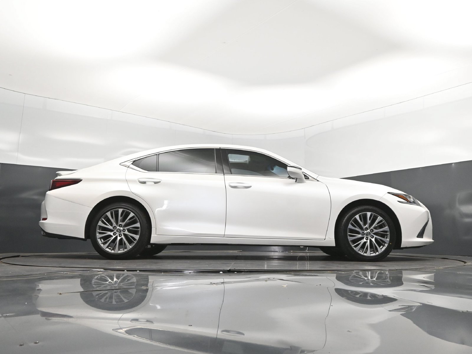 2021 Lexus ES 350 - Photo 43