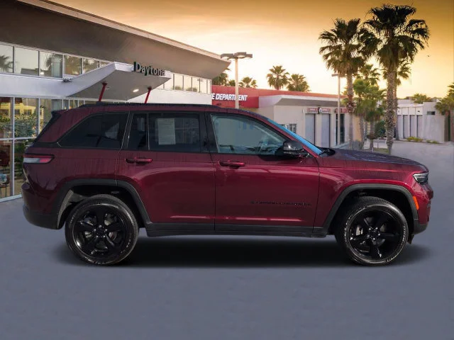 Used 2024 Red Jeep Altitude X image 2
