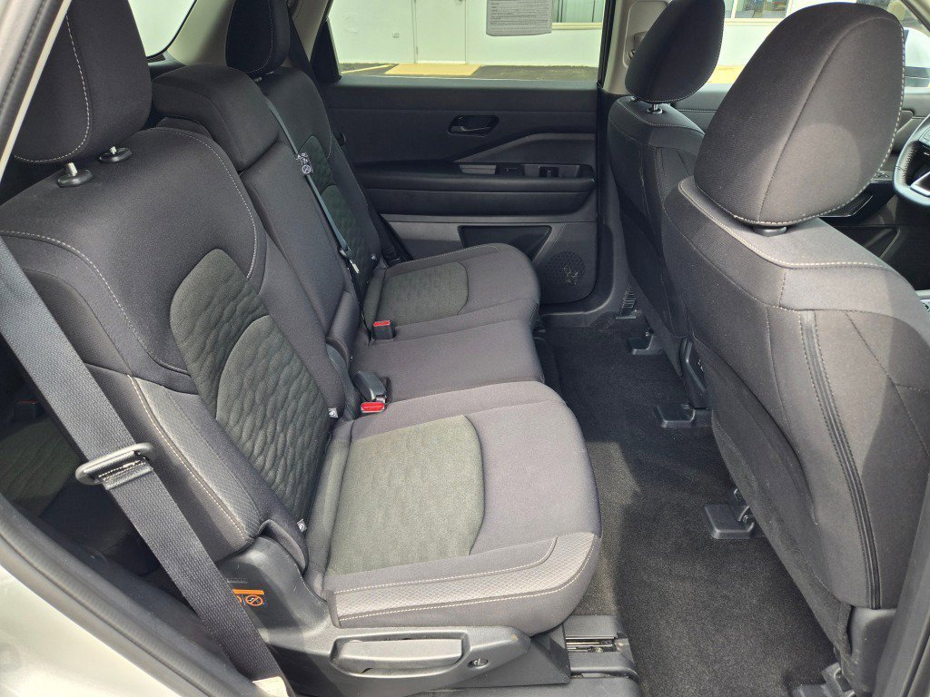 2025 Nissan Pathfinder SV - Photo 11