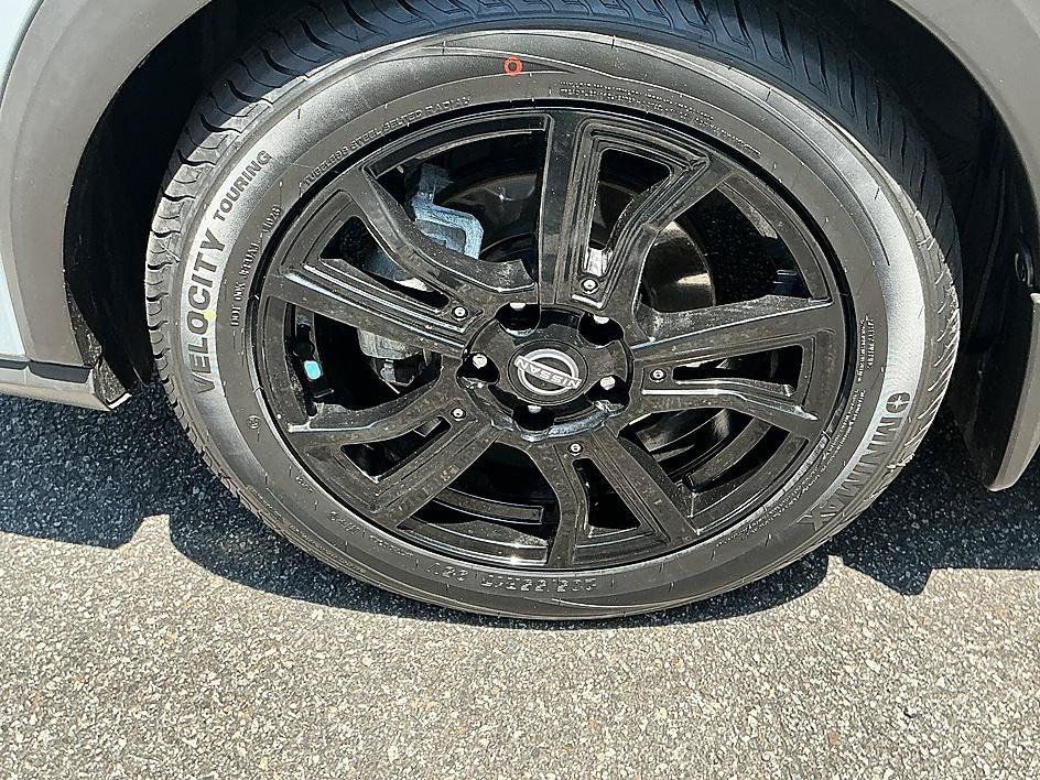 Used 2022 Gray/Super Black Nissan SV image 7
