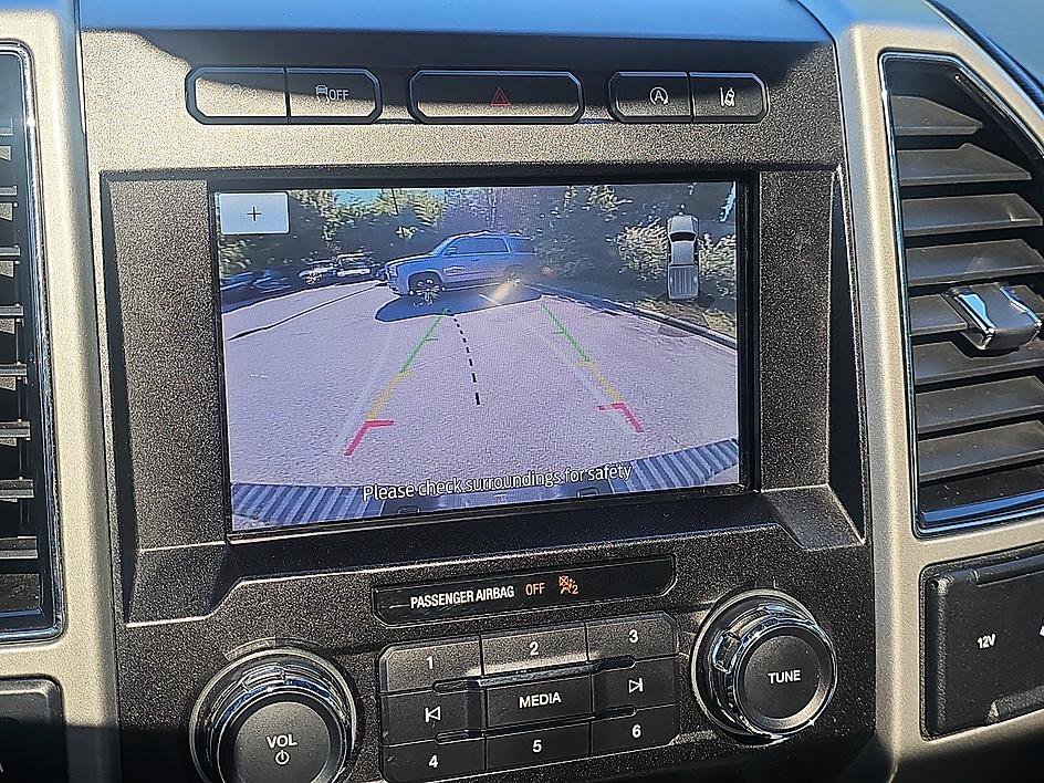 Used 2020 Agate Black Metallic Ford LARIAT image 25