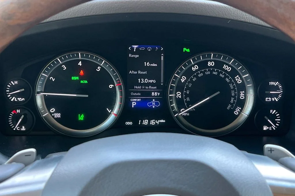 Used 2017  Lexus 570 image 29