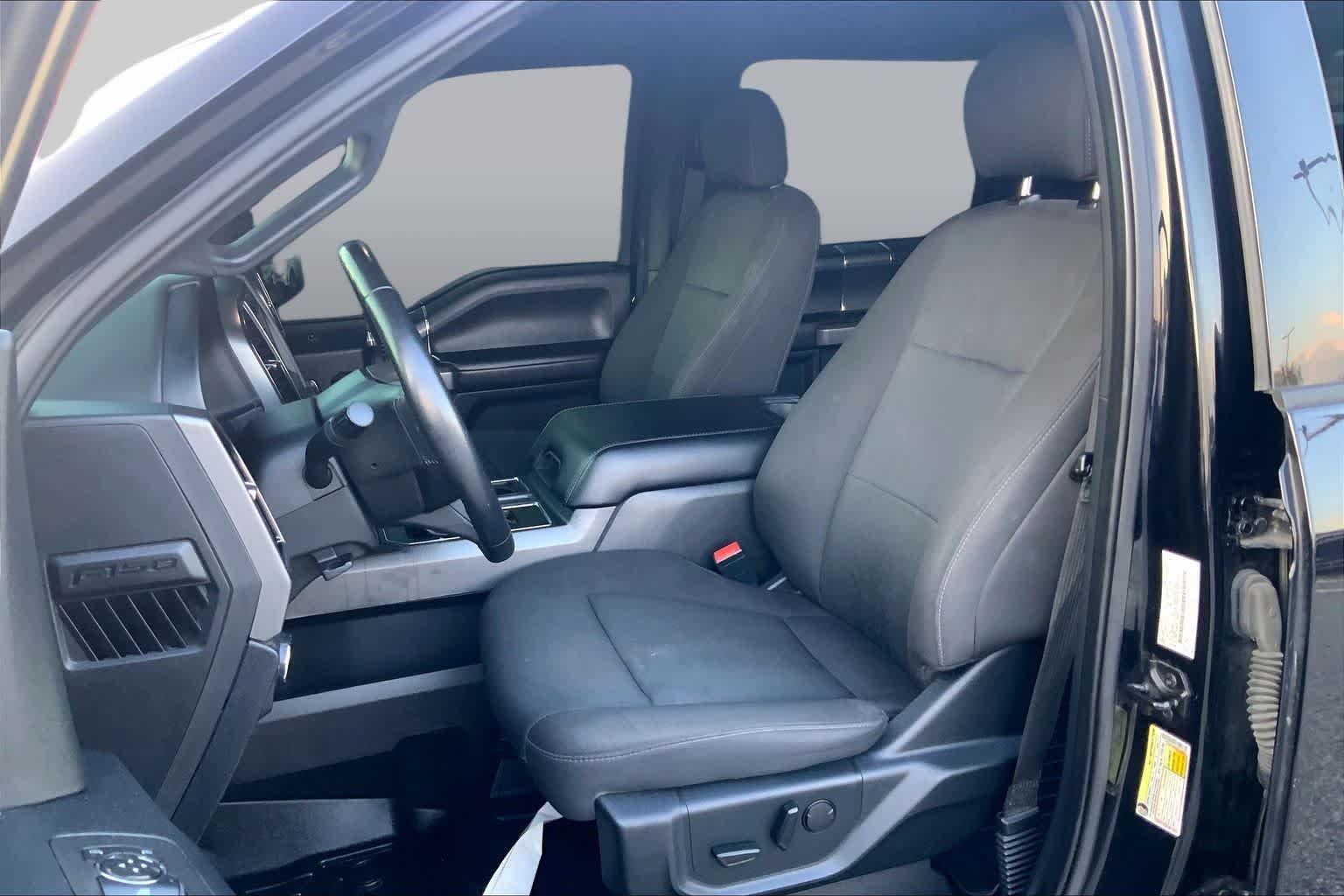 Used 2019 Agate Black Metallic Ford XLT image 8