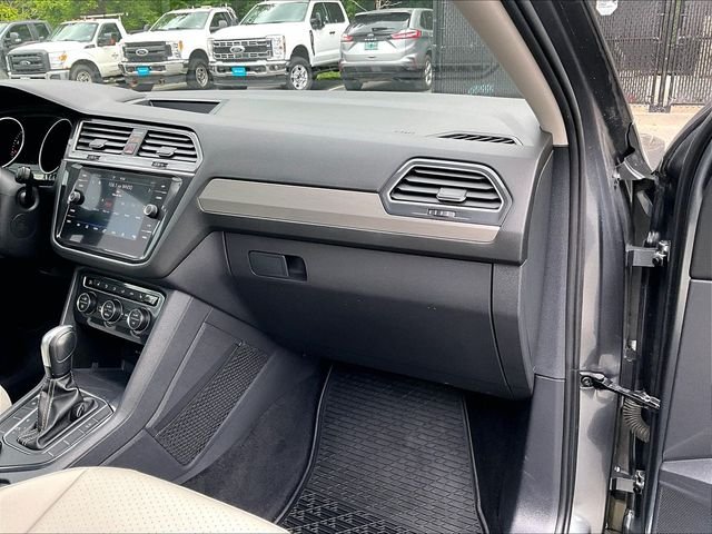 Used 2021 Gray Volkswagen 2.0T SE image 17