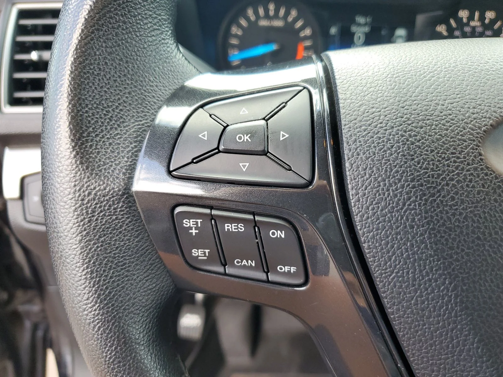 Used 2019 Black Ford XLT image 17