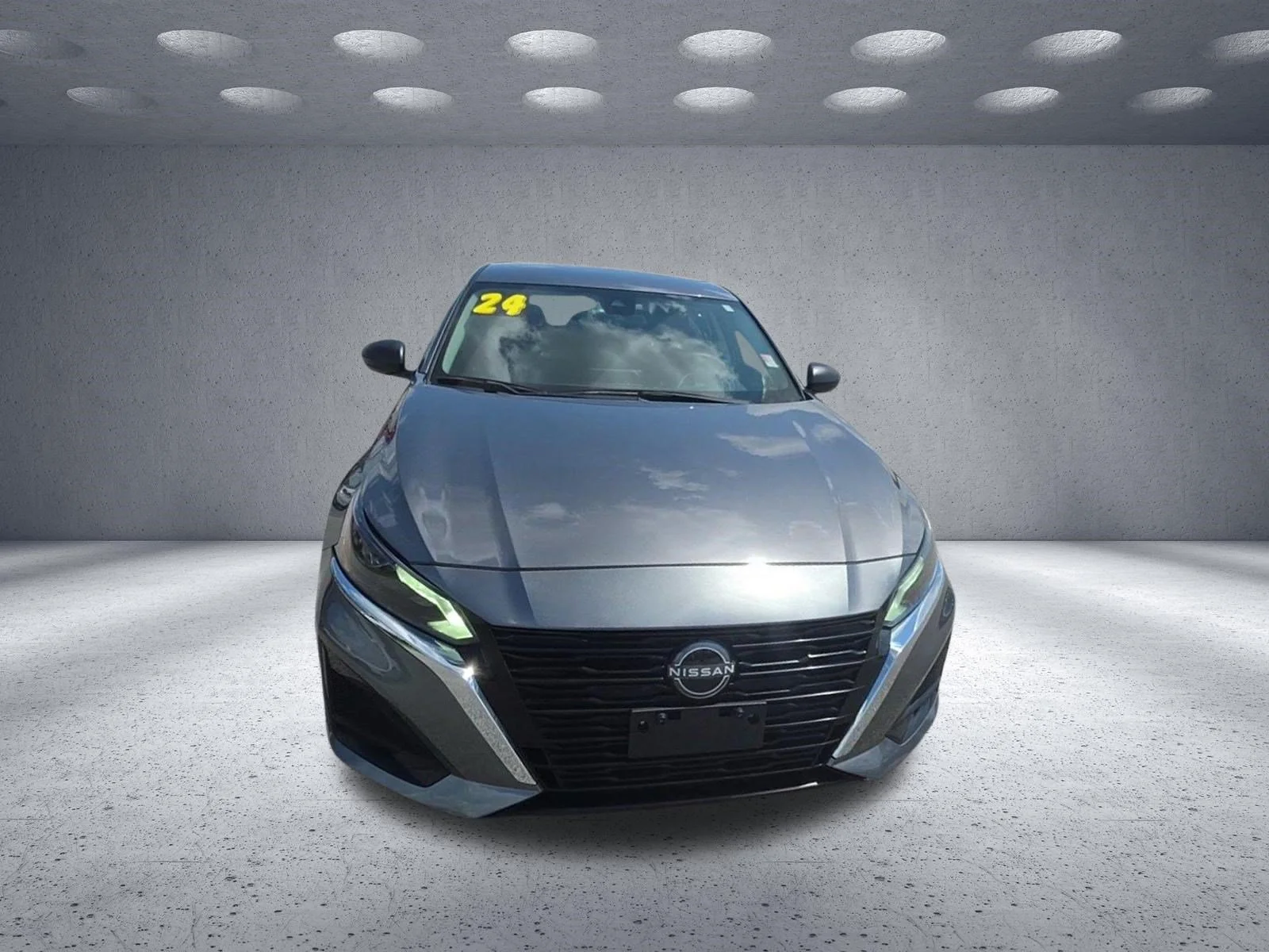 Used 2024 Gun Metallic Nissan 2.5 SV image 2