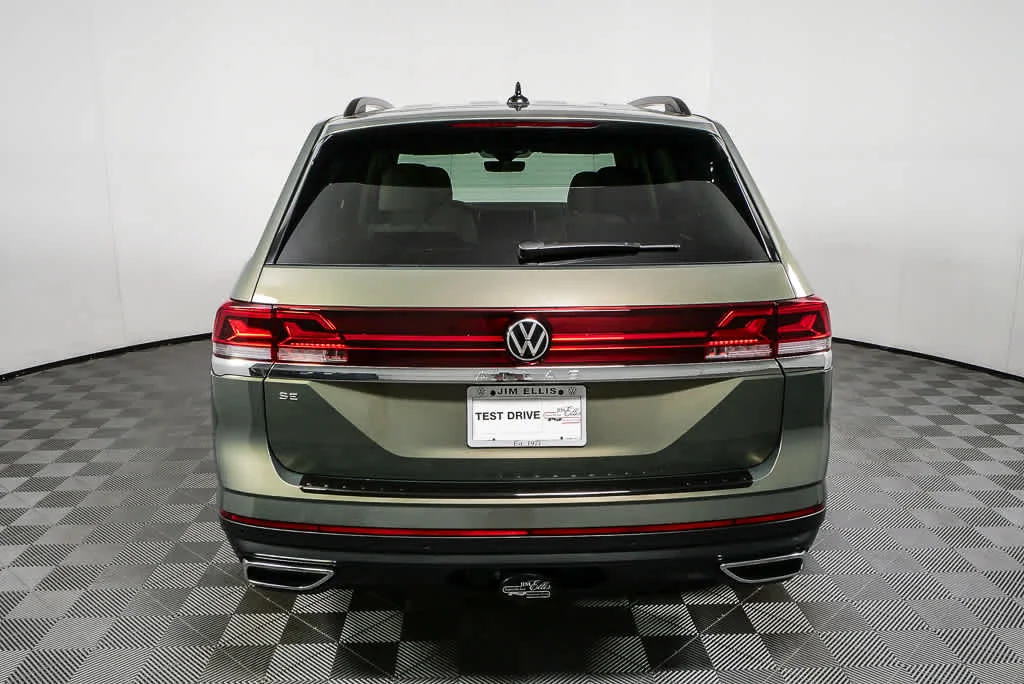 New 2026 Avocado Green Pearl Volkswagen 2.0T SE w/Technology image 27
