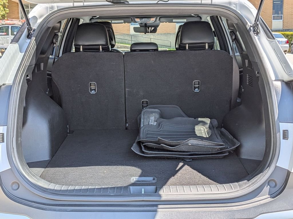 Used 2023 White Kia X-Line image 6