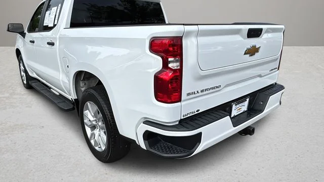 Used 2025 White Chevrolet Custom image 32