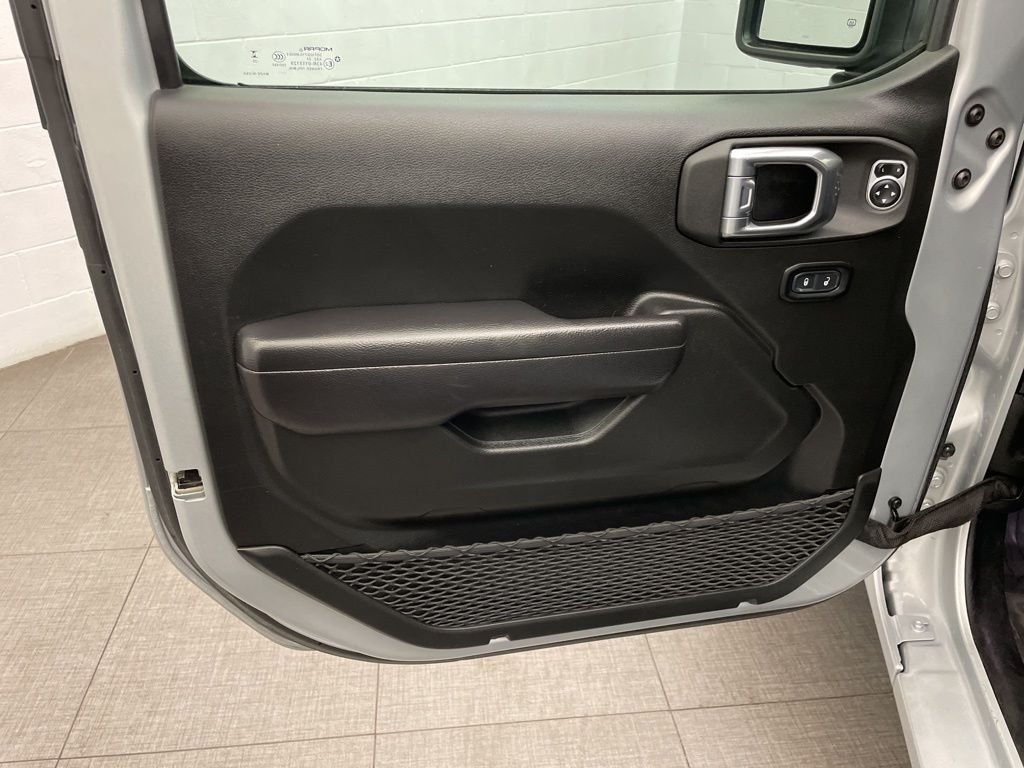Used 2024 Silver Jeep Sport S image 18