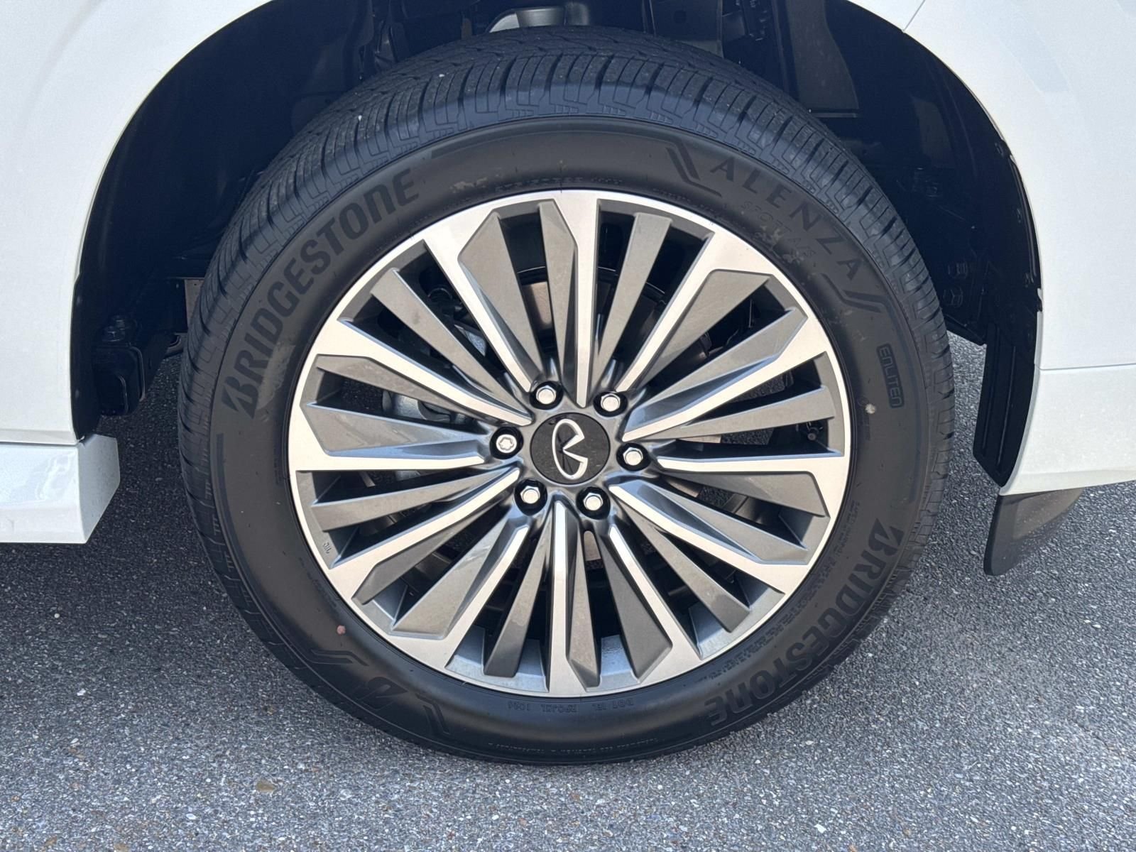 New 2027 RADIANT WHITE INFINITI Luxe 2WD image 3