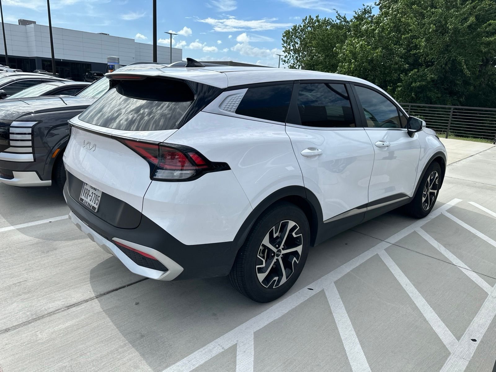 Used 2025 Glacial White Pearl Kia EX image 6