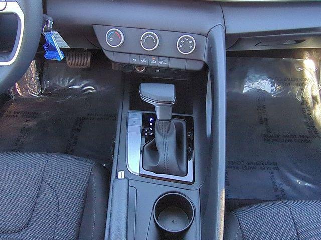 New 2026 White Hyundai SE image 18